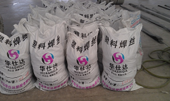 天晴了工地管道开始施工用热收缩套.热收缩带正当时