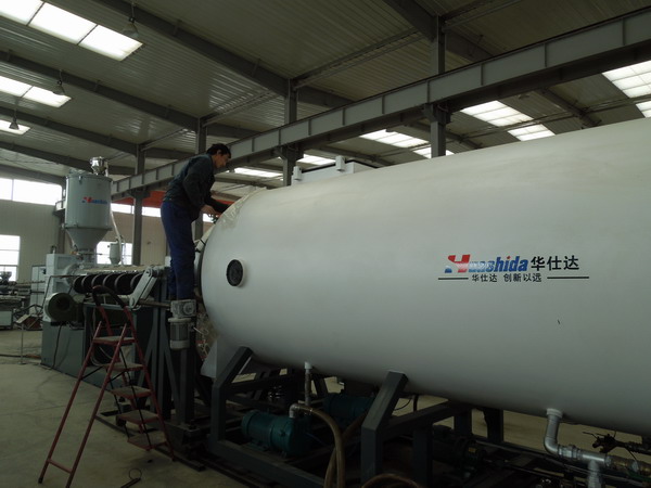 华仕达工匠引领真空定径保温管设备
