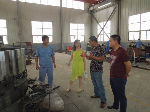 新疆石河子天浩购买的是华仕达的保温管生产线