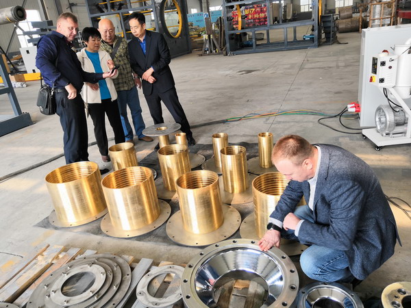 俄罗斯ITT公司来华仕达验收保温管生产线