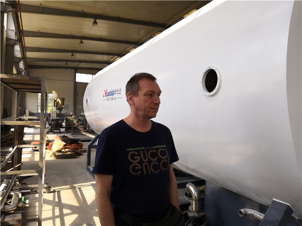 国庆第六天俄罗斯客户再到华仕达考察保温管设备