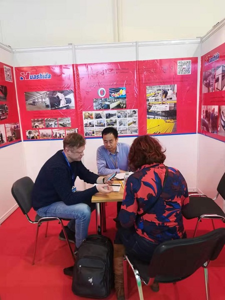 华仕达在莫斯科会展上收获一条  一步法保温管生产线