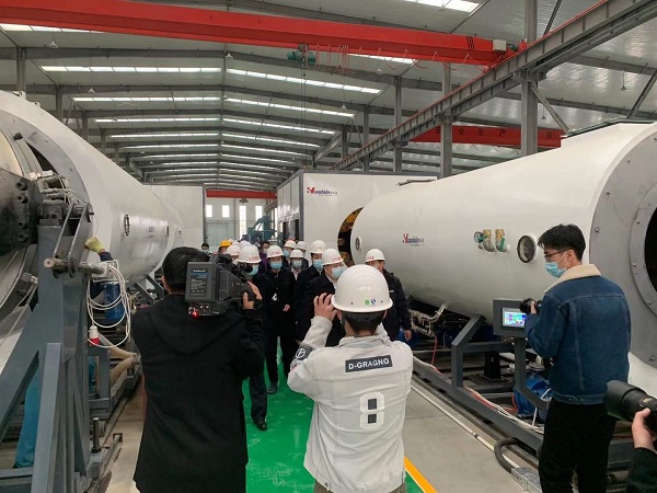 高光时刻！华仕达给鸿鑫带来荣耀的保温管生产线