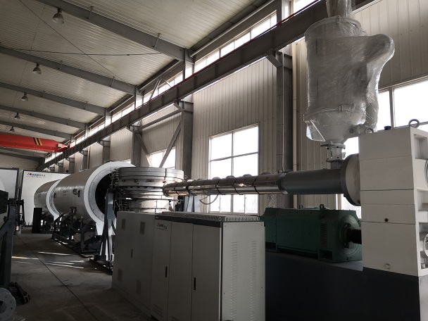 从550型到1680型  德信买的都是华仕达保温管设备