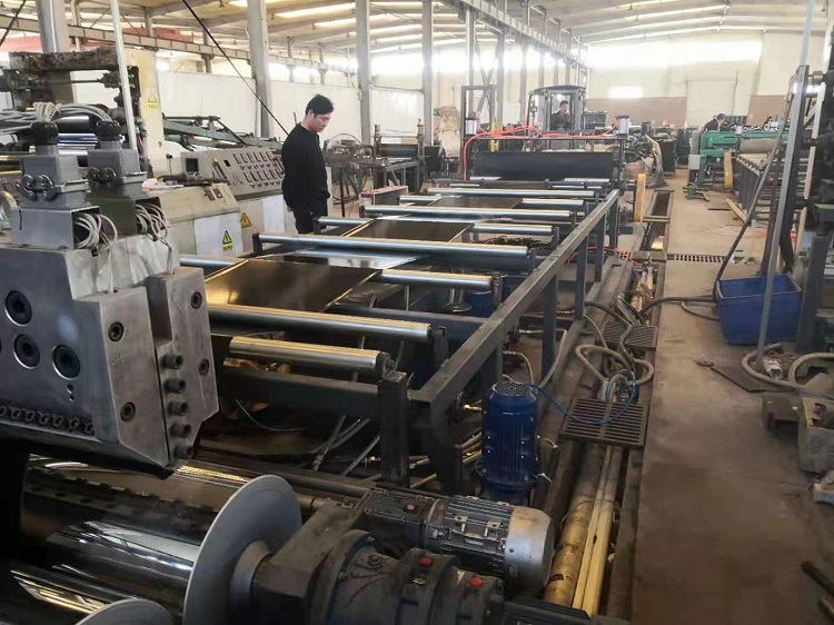 兴恩特要求华仕达正在生产的热收缩带设备给他来一台