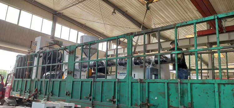 兴邦从华仕达采购的电热熔套设备已经平安抵达唐山