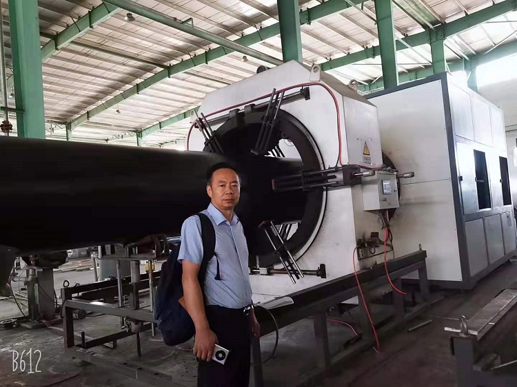 黄保东在嘉峪关拜访服务保温管生产线客户