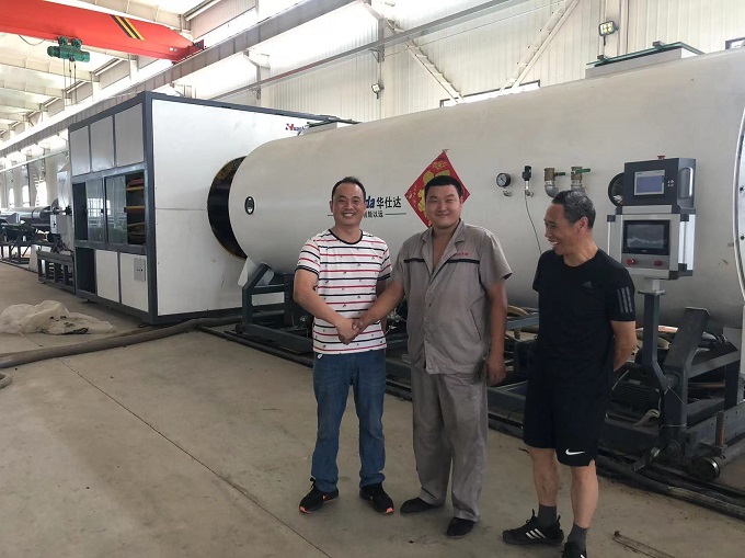 华仕达金牌服务专家张永高在华鹏开展保温管设备技术指导