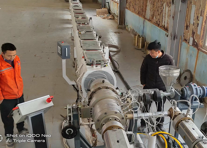 华仕达为立源方达制造的PE给水管设备试车成功