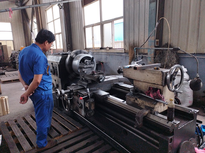 出口泰国的3PE钢管防腐生产线华仕达正在加紧生产中