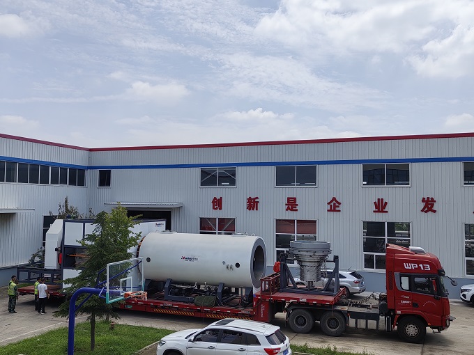 华仕达这一次发往甘肃的是一台2000型保温管设备