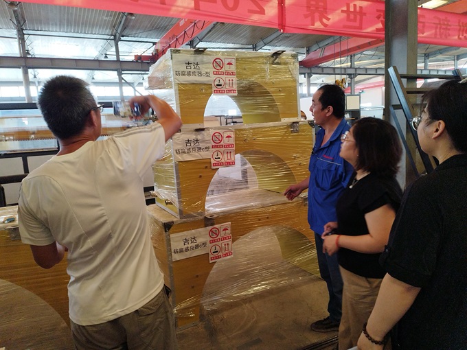 沙特吉达客户委托TUVAUSTRIA对华仕达生产的喷涂缠绕管设备进行验收