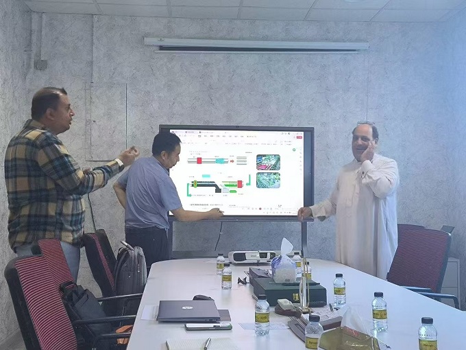 华仕达团队来到阿联酋为内环氧钢管防腐生产线客户开展服务