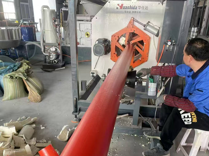 PERT保温管设备——华仕达一个模具一个模具地为客户试车