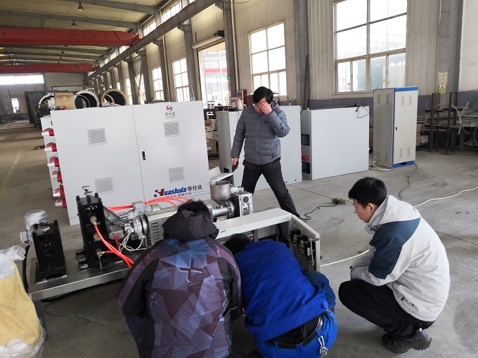 华仕达开发的PE/PP/TPU片材试验生产线成为了理工大学专用教学设备