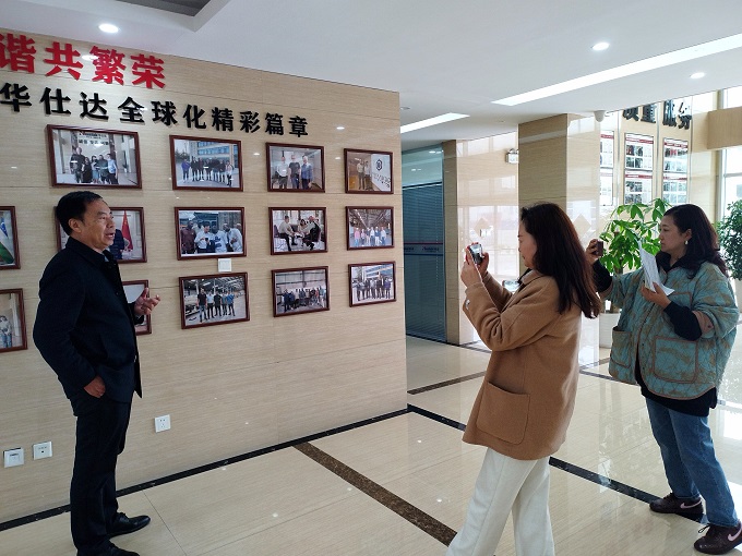 董事长黄保东接受半岛全媒体专访 介绍华仕达成为国际化品牌历程 董事长黄保东接受半岛全媒体专访 介绍华仕达成为国际化品牌历程
