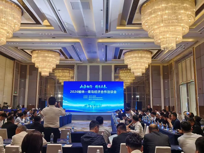 华仕达应邀出席2026榆林—青岛经济合作洽谈会 黄保东分享创新发展实践和全球市场成果 10月13日,由陕西省榆林市人民政府主办的“山海相约.榆见未来——2026榆林一青岛经济合作洽谈会”在青岛市举办,青岛华仕达机器股份有限公司受邀参加,董事长黄保东出席并作重点发言,现场分享华仕达创新发展模式,推出“东部研发、西部制造、全球市场”的成功经验。 此次洽谈会,是一次东西双向联动、陆海协同发展的经贸盛会。榆林是西部能源高地、资源型产业基地,青岛是沿海开放城市、外贸港口、先进制造高地,两地优势互补。而青岛 华仕达应邀出席2026榆林—青岛经济合作洽谈会 黄保东分享创新发展实践和全球市场成果 10月13日,由陕西省榆林市人民政府主办的“山海相约.榆见未来——2026榆林一青岛经济合作洽谈会”在青岛市举办,青岛华仕达机器股份有限公司受邀参加,董事长黄保东出席并作重点发言,现场分享华仕达创新发展模式,推出“东部研发、西部制造、全球市场”的成功经验。 此次洽谈会,是一次东西双向联动、陆海协同发展的经贸盛会。榆林是西部能源高地、资源型产业基地,青岛是沿海开放城市、外贸港口、先进制造高地,两地优势互补。而青岛